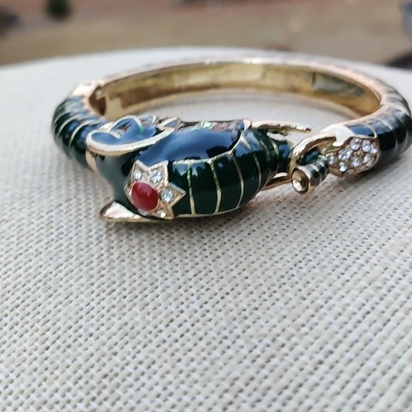 🐘 Designer Alilang enameled and jeweled elephant clamper bracelet - Picture 10 of 15